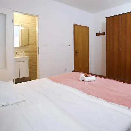 Boro - Three Bedroom With Sea View